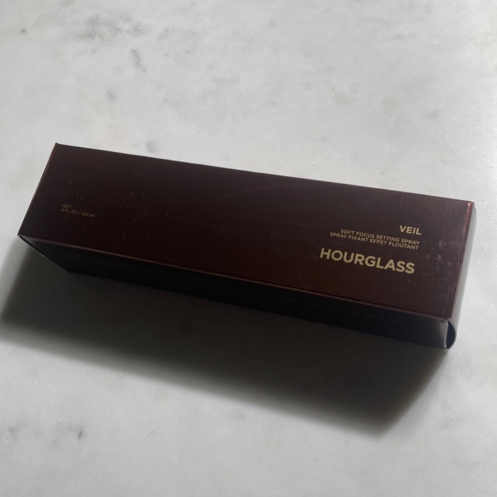 Hourglass
Veil™ Setting Spray